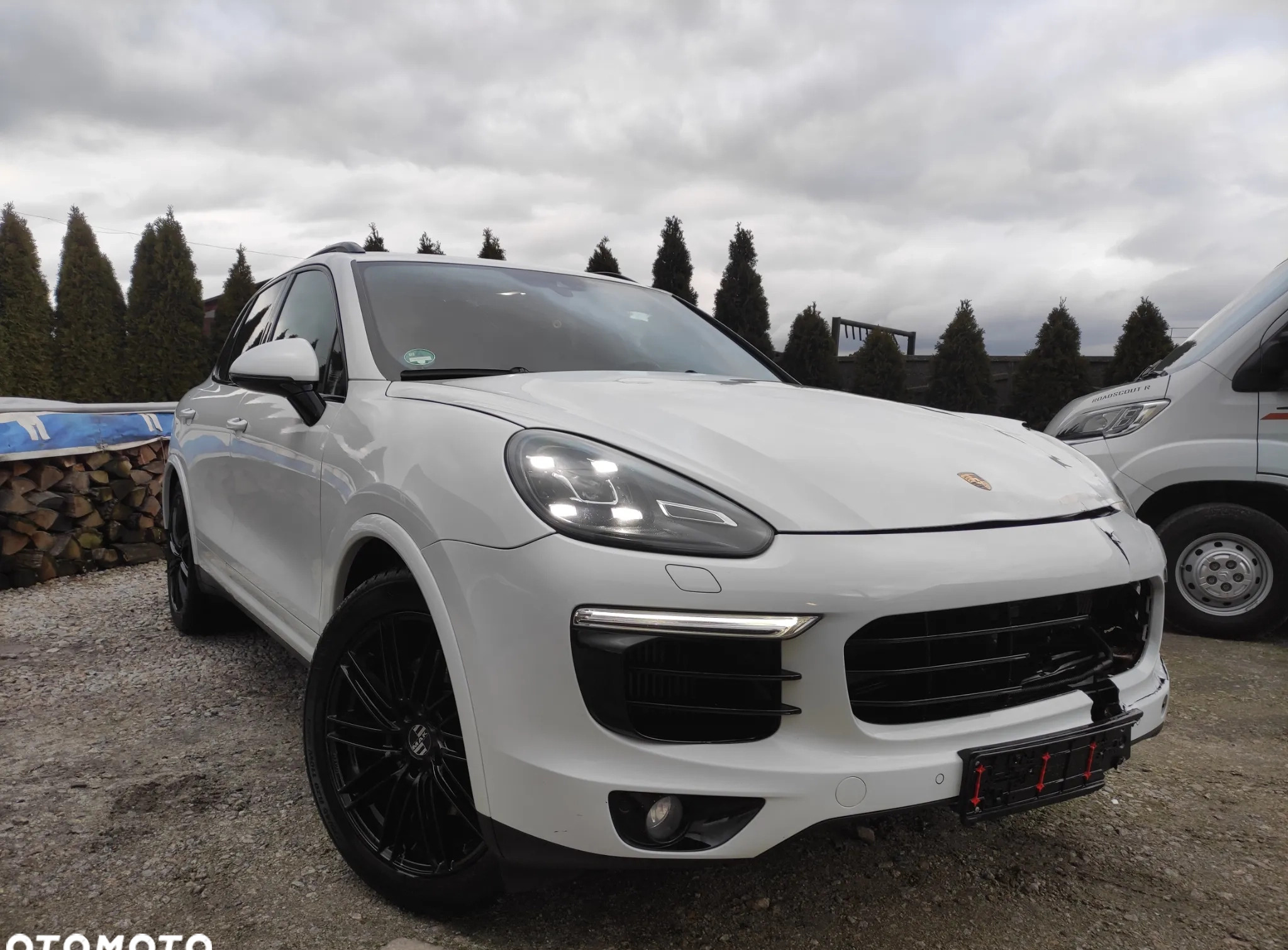 Porsche Cayenne cena 127800 przebieg: 127000, rok produkcji 2017 z Kańczuga małe 232